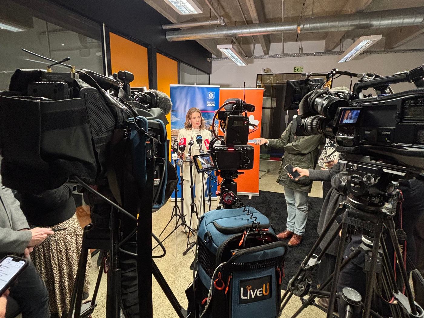Bonded cellular transmitter and camera rig covering a government Budget media conference